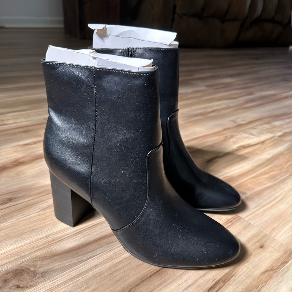 Old Navy Booties size 10